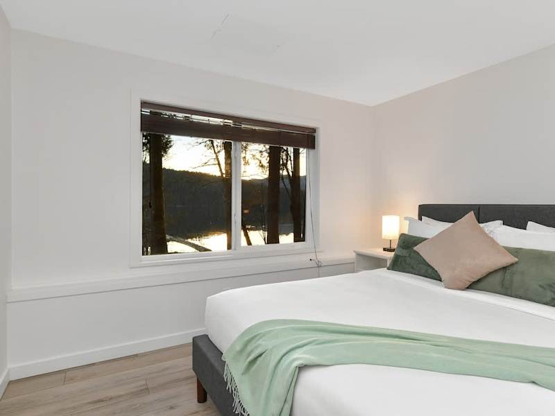 Ground Floor Queen Bedroom 3