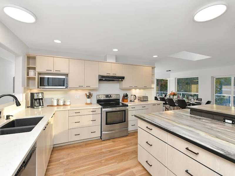 Main level fully equipped modern kitchen.