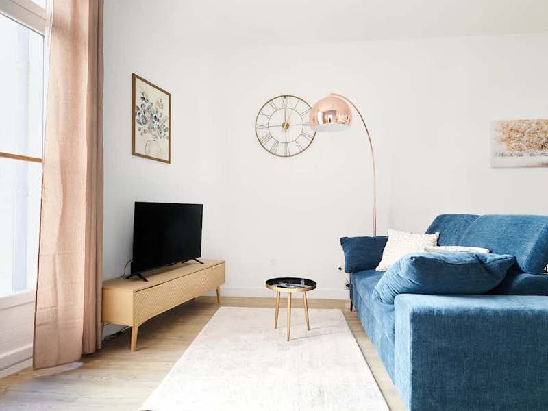Gemütliches Wohnzimmer – Luxury Stay mit Blick auf die Markthalle, Rue Flourens