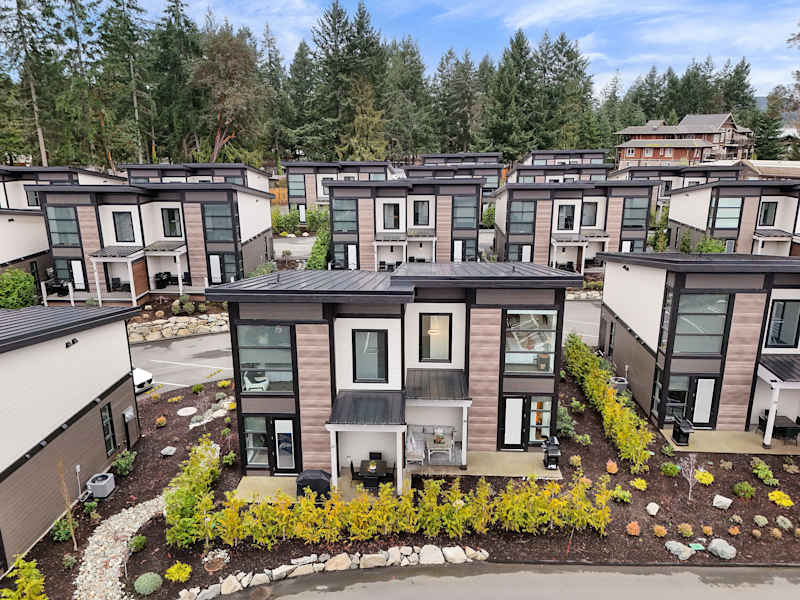 Skyview of the Sunridge Beachside Retreat on the right side of this duplex townhome.