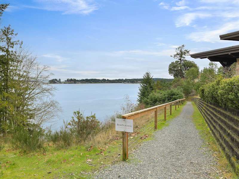 Path to the beach