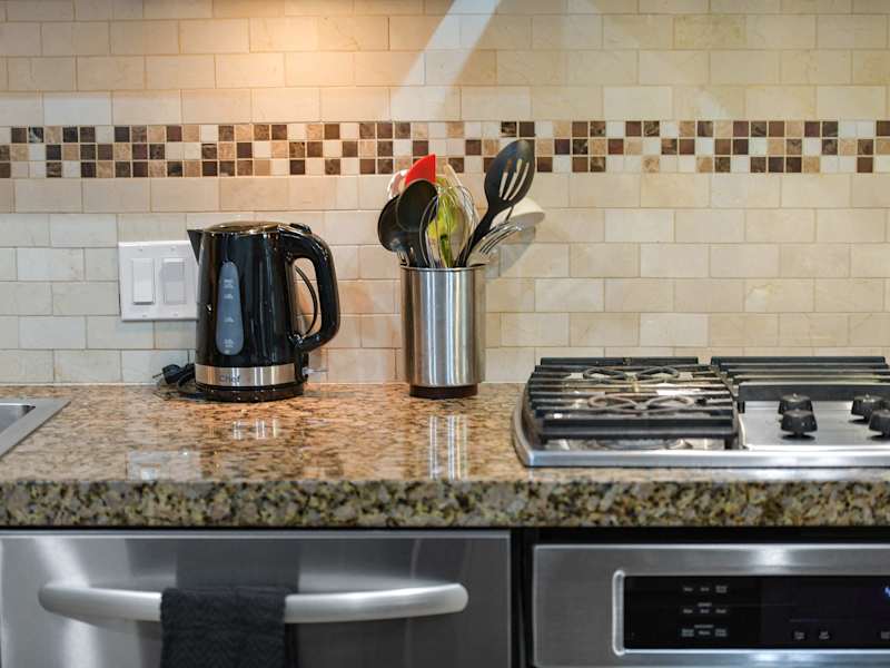 Fully equipped modern kitchen.