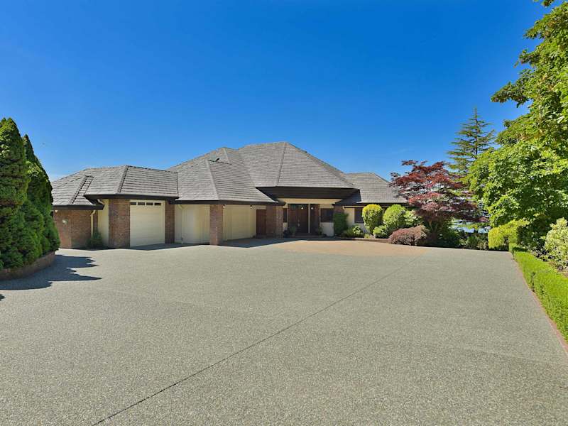 Extensive Driveway Ample of parking