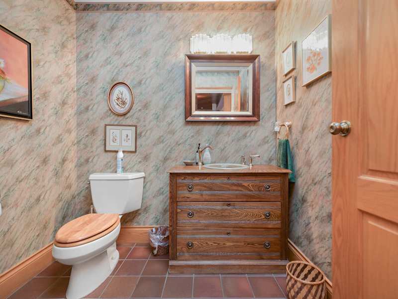 Bathroom 2 Main floor