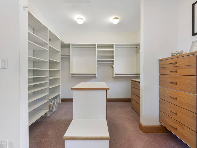 Walk in closet 