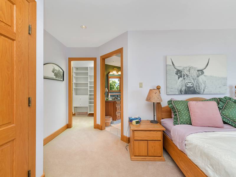 Bedroom 4 Ensuite, Walk in closet