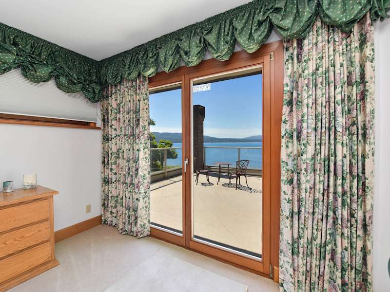 Bedroom 4 Ensuite,Walk in closet 