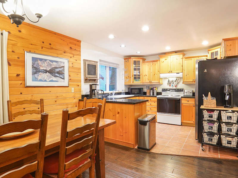Bel Chalet | Hot Tub, Gas Fireplace, Sleeps 6, photo 10 of 38