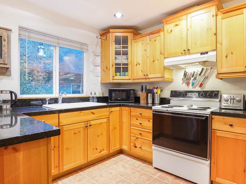 Bel Chalet | Hot Tub, Gas Fireplace, Sleeps 6, photo 14 of 38
