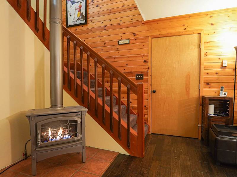 Bel Chalet | Hot Tub, Gas Fireplace, Sleeps 6, photo 15 of 38