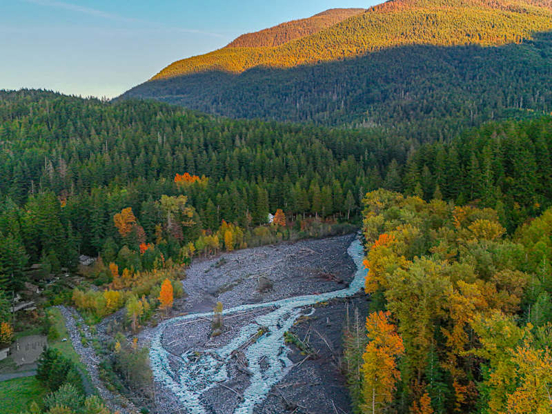 RiverView Chalet |Creekfront Hot Tub & EV Charger, photo 2 of 56