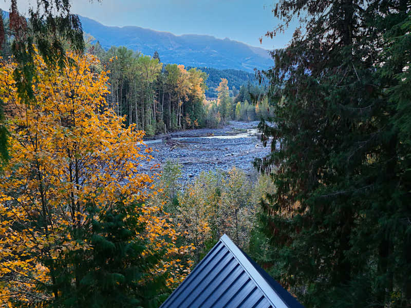 RiverView Chalet |Creekfront Hot Tub & EV Charger, photo 18 of 56