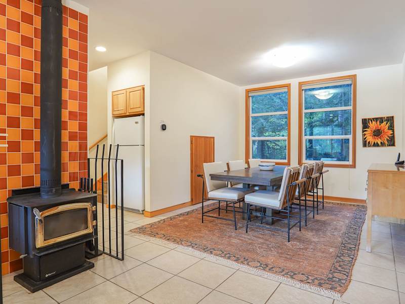 RiverView Chalet |Creekfront Hot Tub & EV Charger, photo 22 of 56