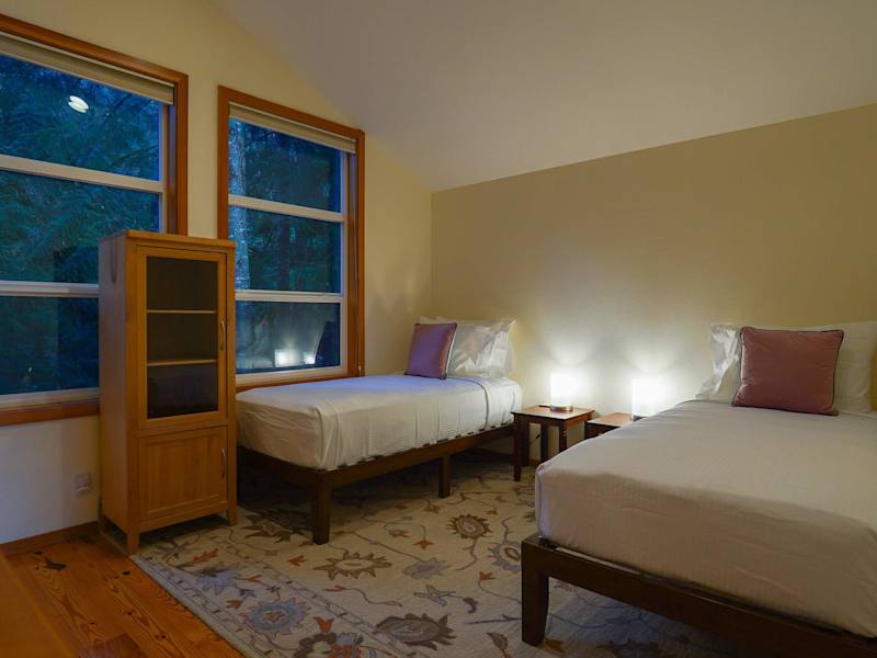 RiverView Chalet |Creekfront Hot Tub & EV Charger, photo 38 of 56