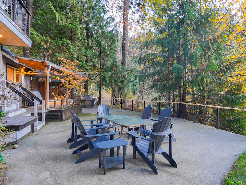 RiverView Chalet |Creekfront Hot Tub & EV Charger, photo 53 of 56