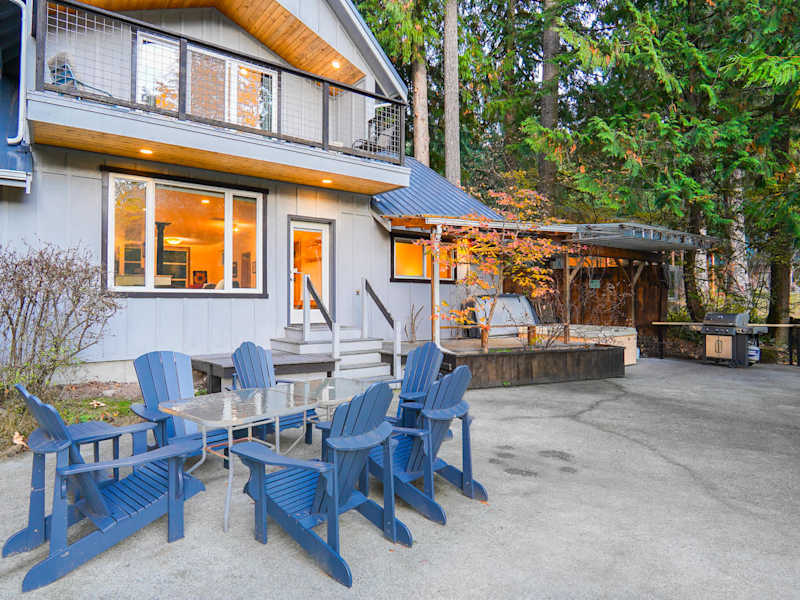 RiverView Chalet |Creekfront Hot Tub & EV Charger, photo 47 of 56
