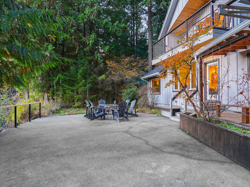RiverView Chalet |Creekfront Hot Tub & EV Charger, photo 54 of 56