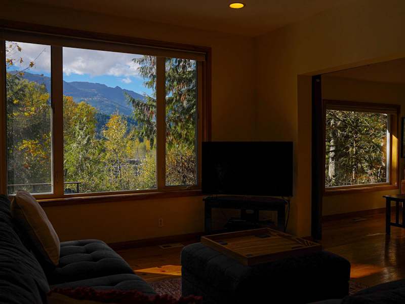 RiverView Chalet |Creekfront Hot Tub & EV Charger, photo 15 of 56