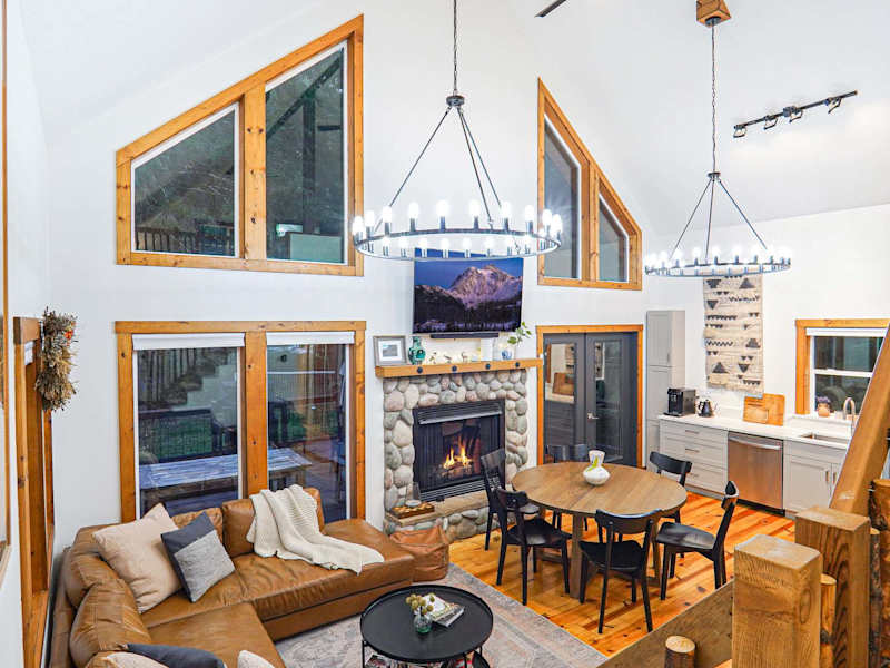 Apres Lodge | Brand new hot tub | Gas fireplace, photo 8 of 34