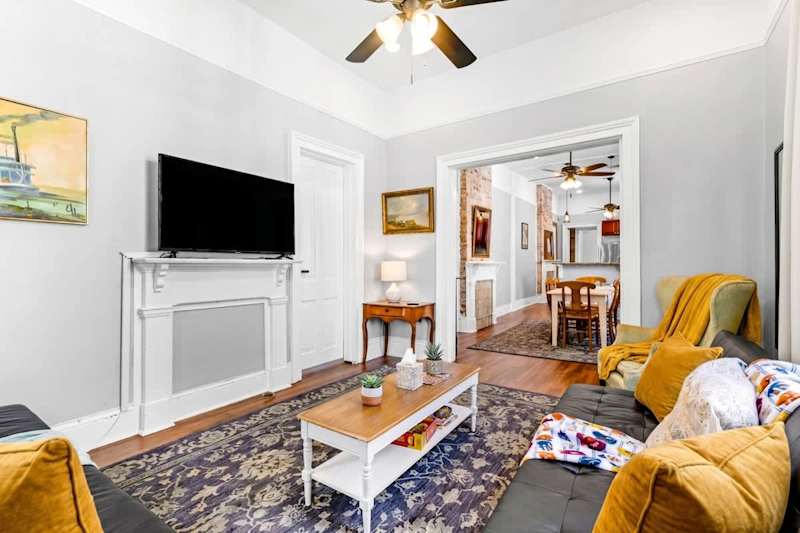 Thomas’s Creole Victorian Steps to French Quarter — New Orleans