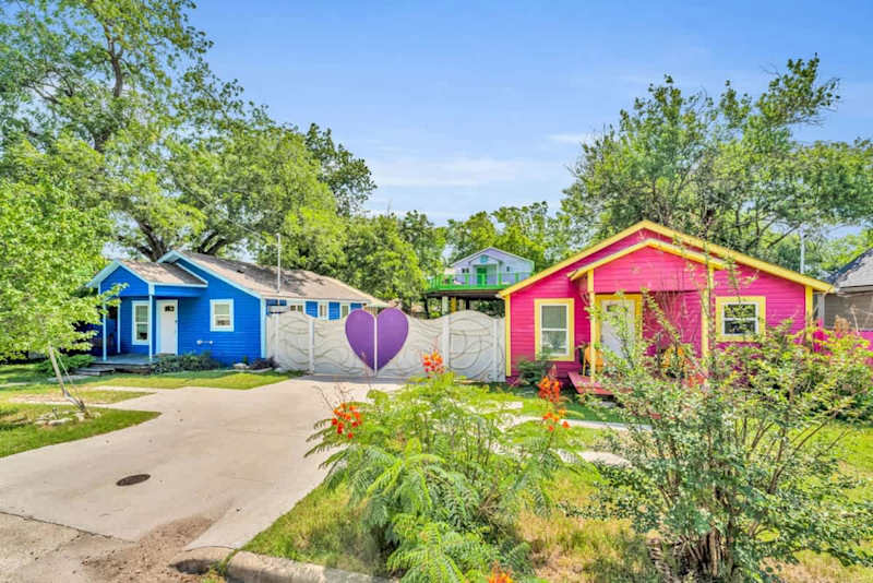 The Hartyard | 3 Houses! | Pool & Hot Tub — Austin
