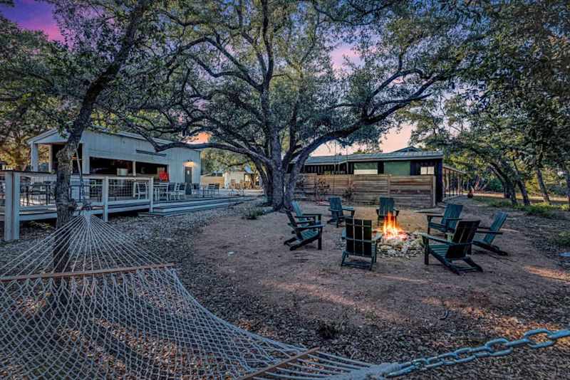 Retro RV | Chiminea | Hot Tub | Near Wineries — Driftwood