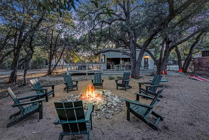 Sleeps 20+| Hot Tubs | Cowboy Pools | Projector TV — Driftwood