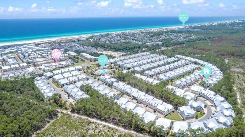 Our home is right across the street from "The Big Chill" and close to multiple public beach access points.