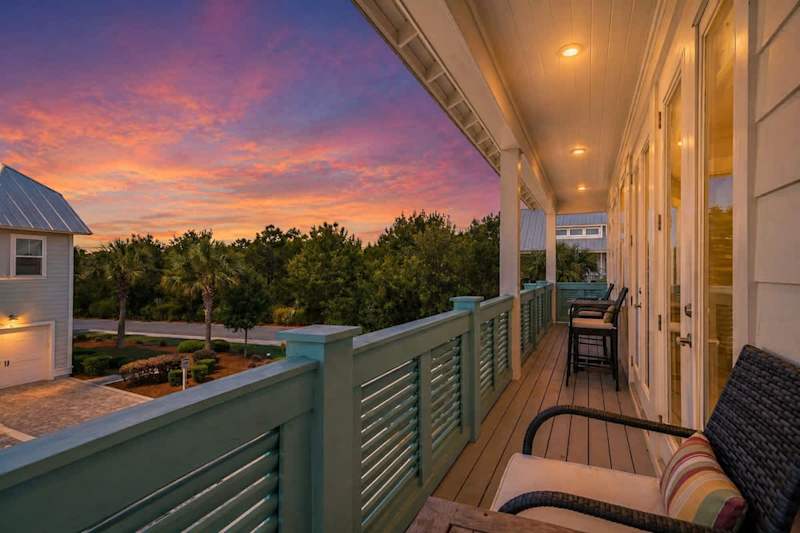 Enjoy the sunrise or sunset on the large balcony!