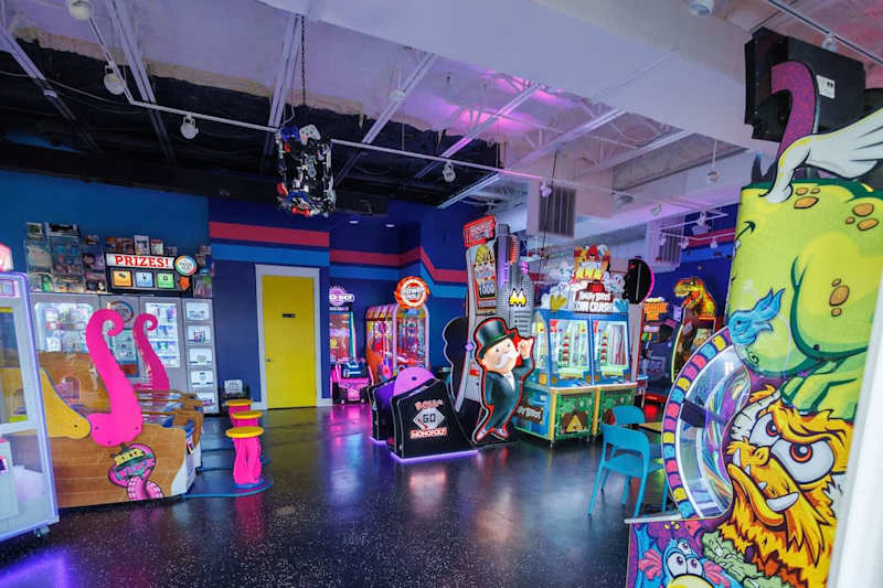 Arcade in 30 Avenue