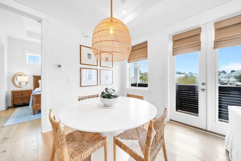 Dining seating for 4