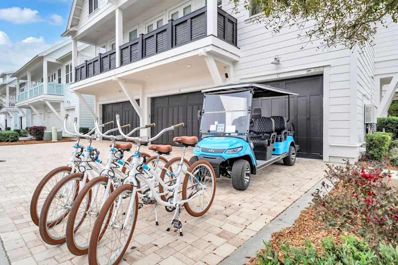 Complimentary 6-seater golf cart and 4 bikes included!