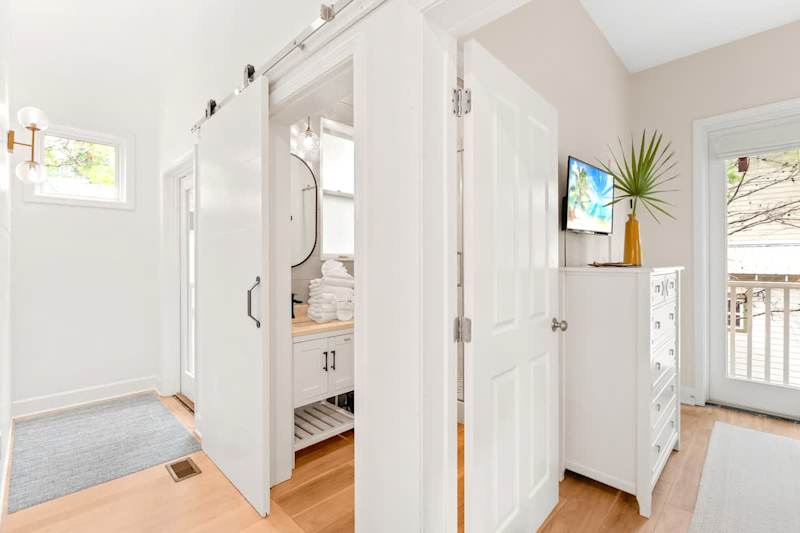 2nd floor bathroom.