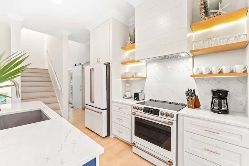 Gourmet kitchen- perfect for cooking meals!