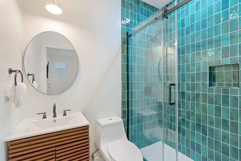 1st floor private bathroom.