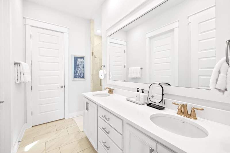 Ensuite primary bathroom features dual sinks!