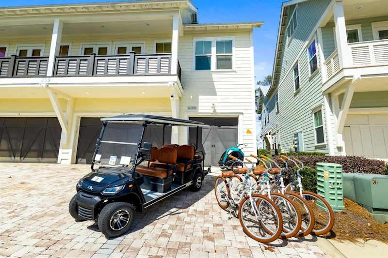 6-seater golf cart & bikes included!