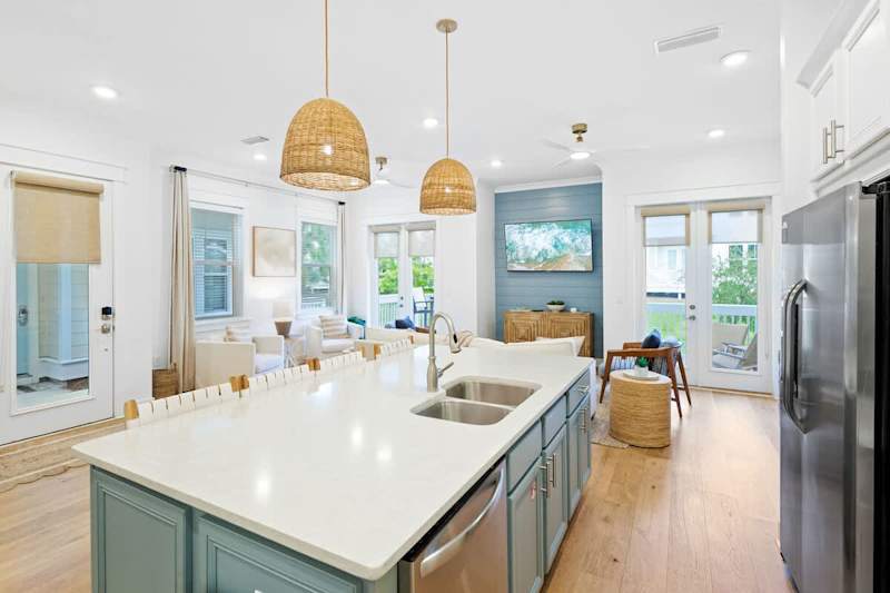 Large kitchen island with seating for 4.