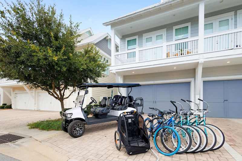 6-seater golf cart & bikes included!