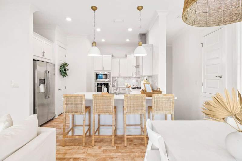 Enjoy the gourmet kitchen!