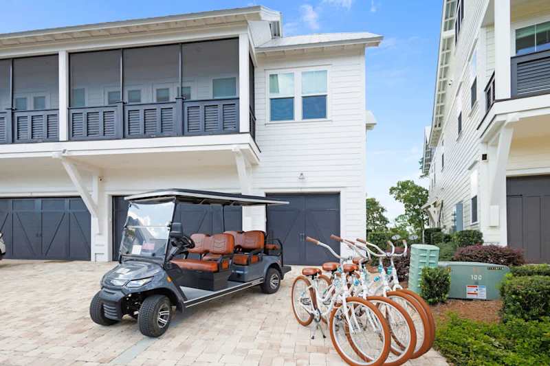 6-seater golf cart & 4 adult bikes included!