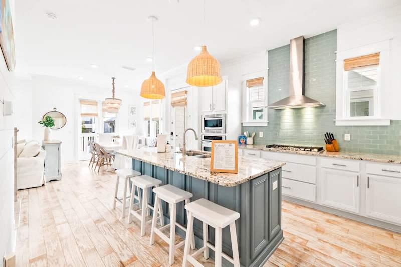 Enjoy the gourmet kitchen!