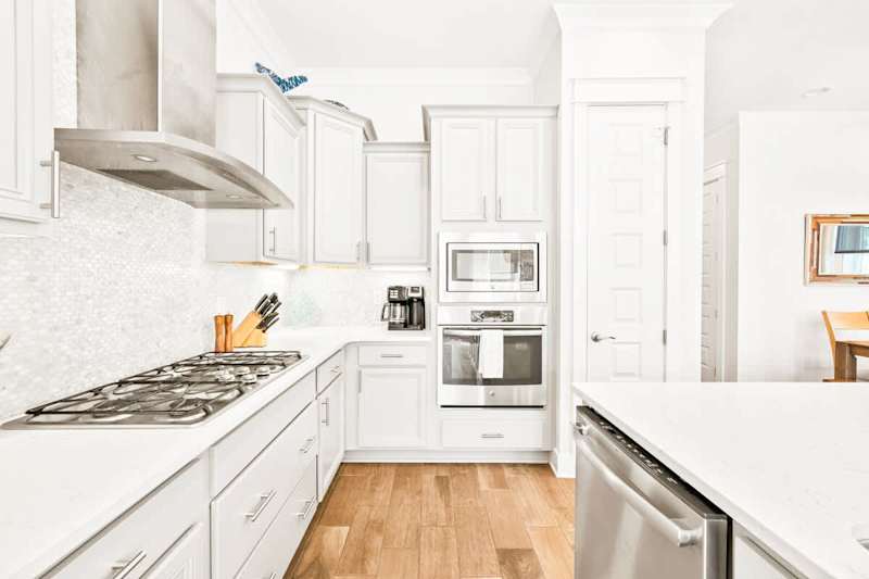 Gourmet kitchen is perfect for cooking!