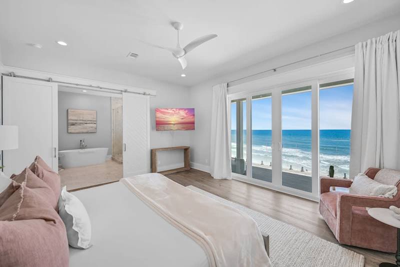 Stunning views of the gulf, balcony, and smart TV!