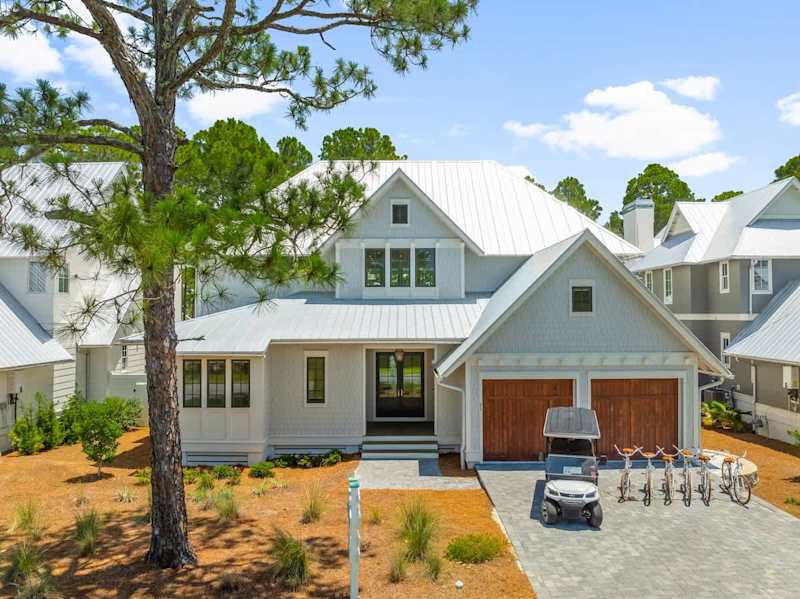 Home includes a 6 seater golf cart and 6 adult bikes.