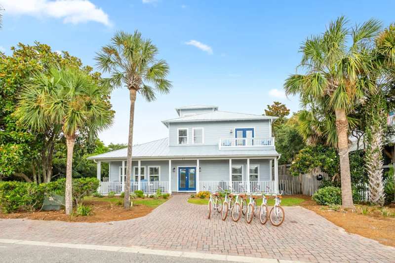 Home comes with 6 adult bikes!
