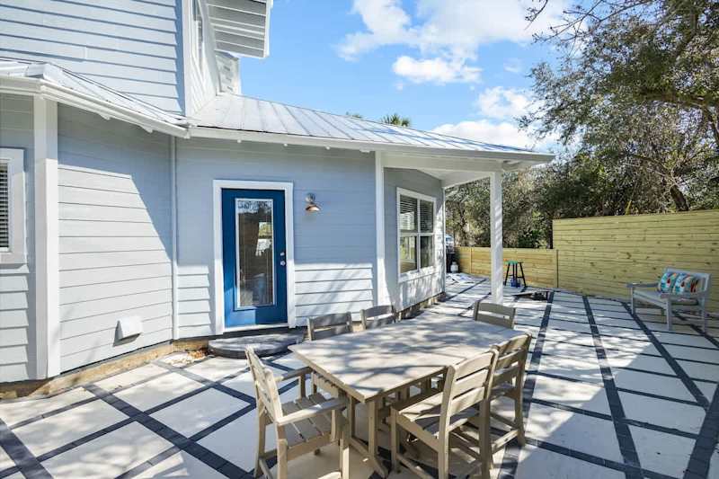 Dining table features seating for 6.