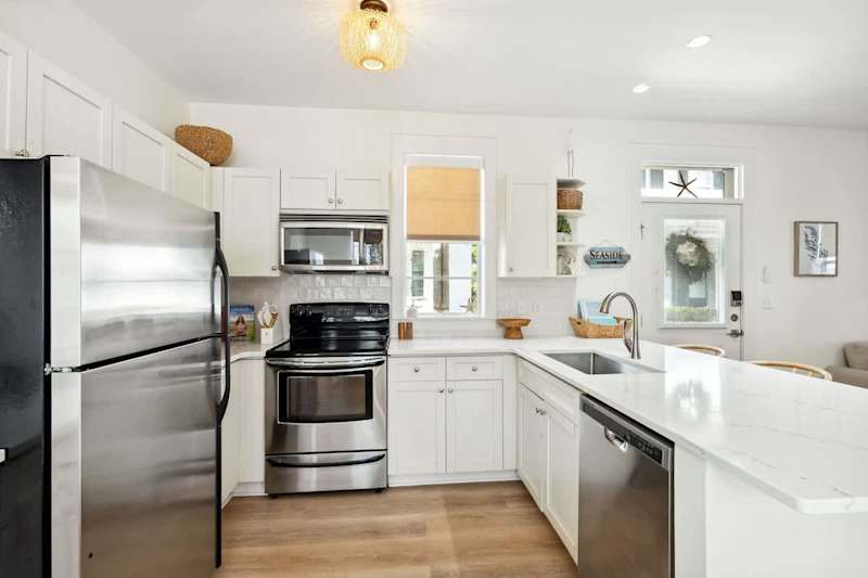 Large fully stocked kitchen perfect for cooking with the family!