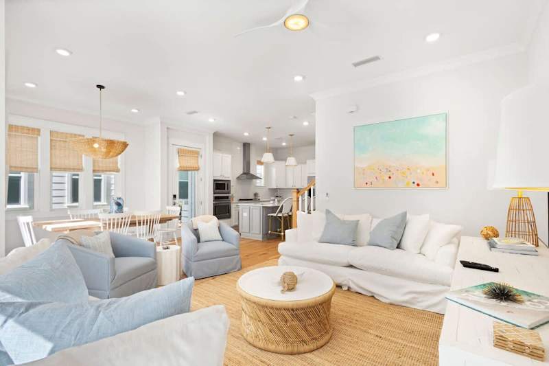 Plenty of seating in the living area for all!