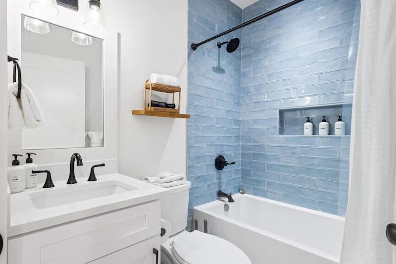 Bathroom features a shower/tub combo.